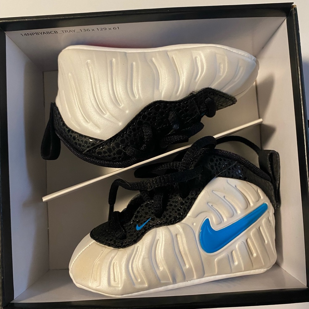 Infant blue & white foam posites